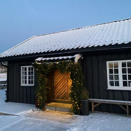 In - Rural Charm And Close To Downtown